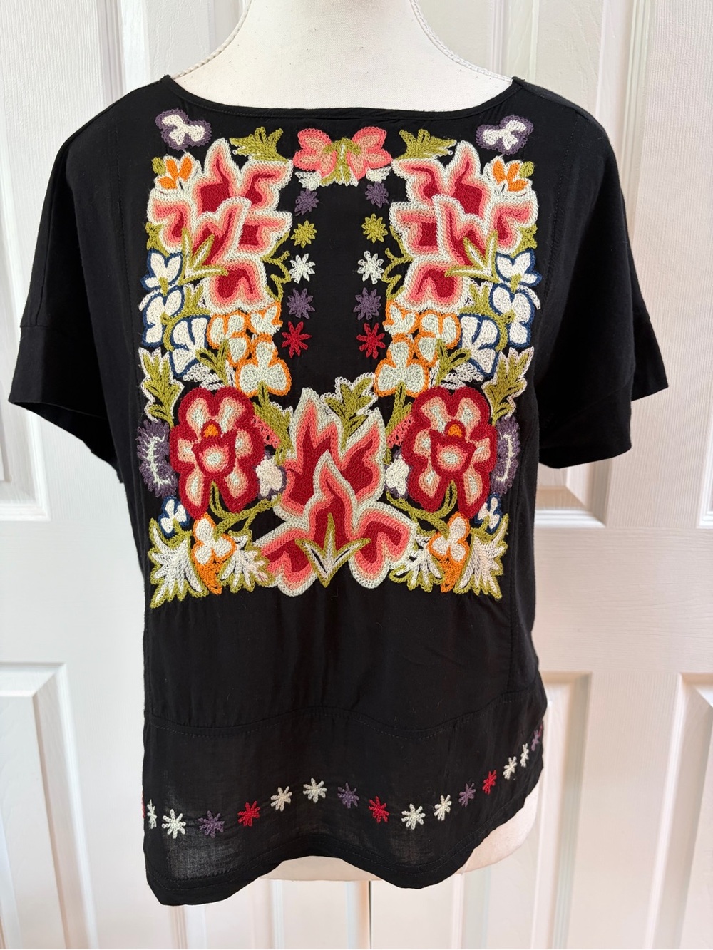 Anthropologie Tiny Black Eliana Boho Embroidered Tee Shirt Size M